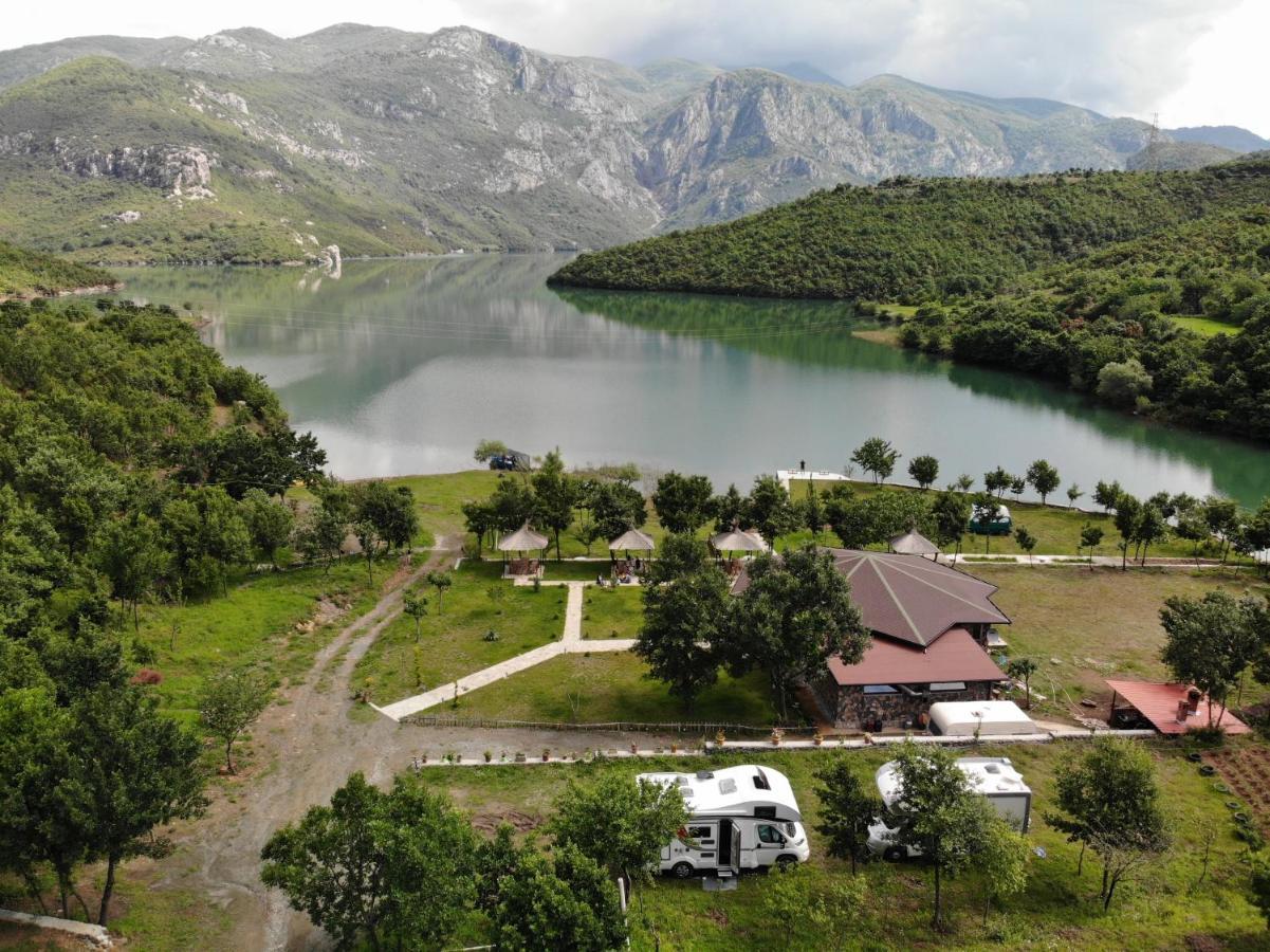 Agora Farmhouse Koman Екстер'єр фото