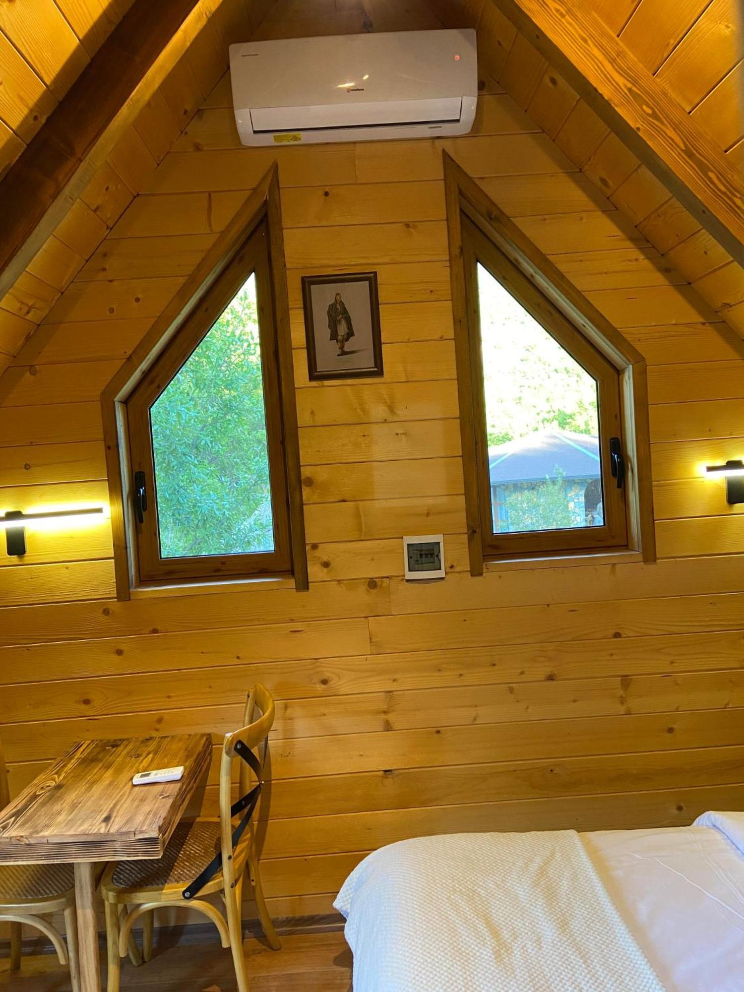 Agora Farmhouse Koman Екстер'єр фото
