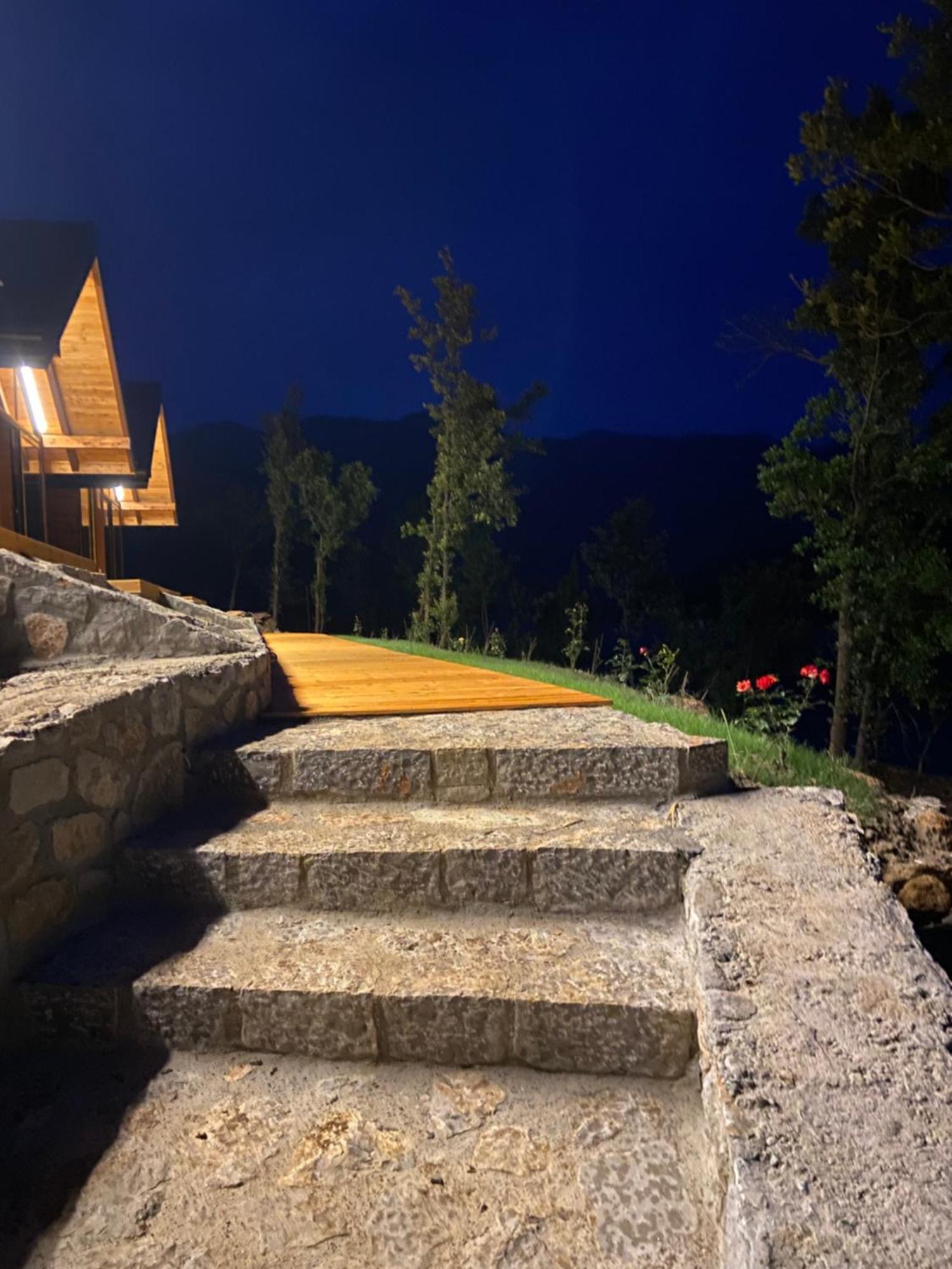 Agora Farmhouse Koman Екстер'єр фото