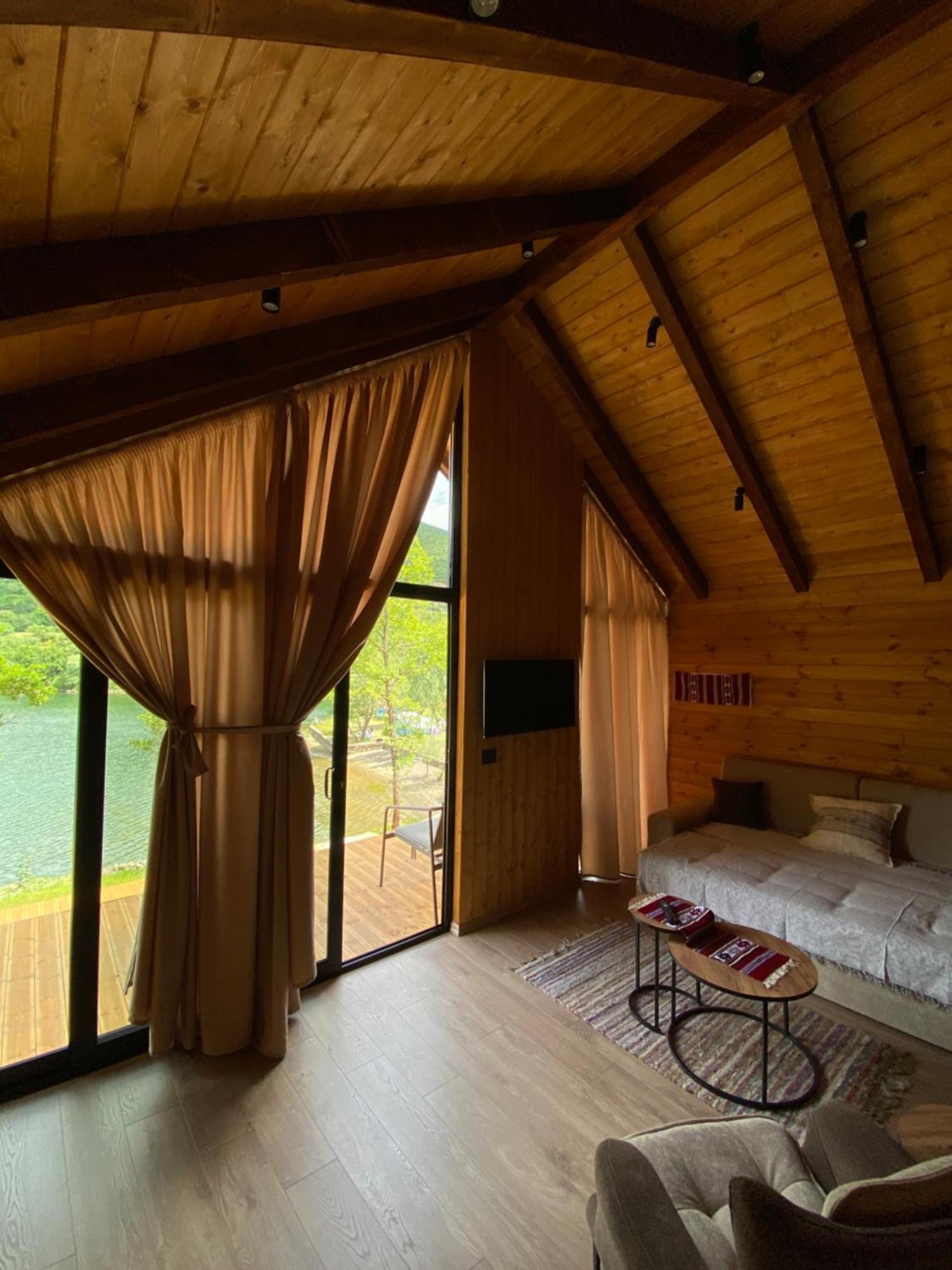 Agora Farmhouse Koman Екстер'єр фото
